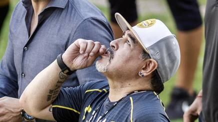 Maradona, intervento riuscito: resta ricoverato in ospedale