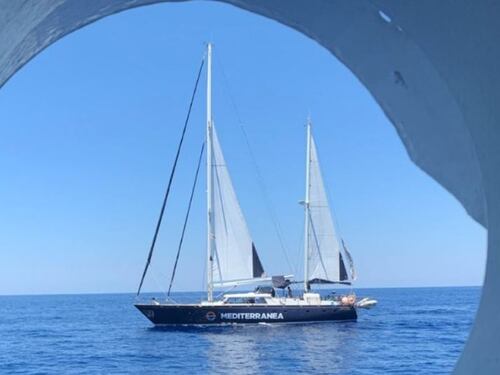 Migranti della Alex verso Malta L'ong: "I soccorsi non arrivano"