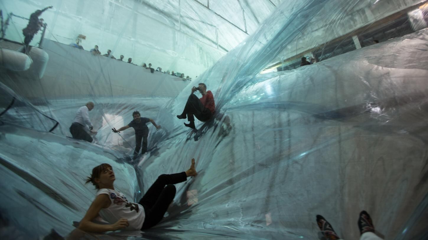 Boom di visitatori per l'arte sospesa di Saraceno all'Hangar Oltre 140mila presenze alla mostra