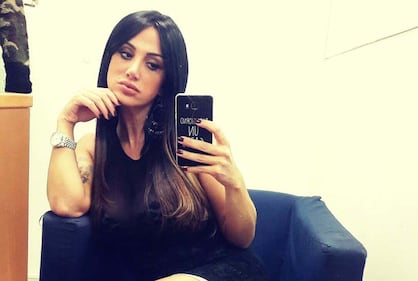 Marika Fruscio hot con la scollatura a cuore 1
