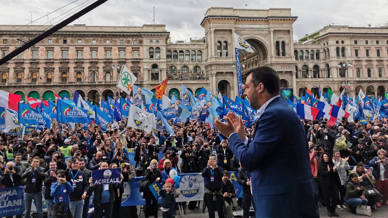 Migranti, la lite a distanza tra Salvini e papa Francesco