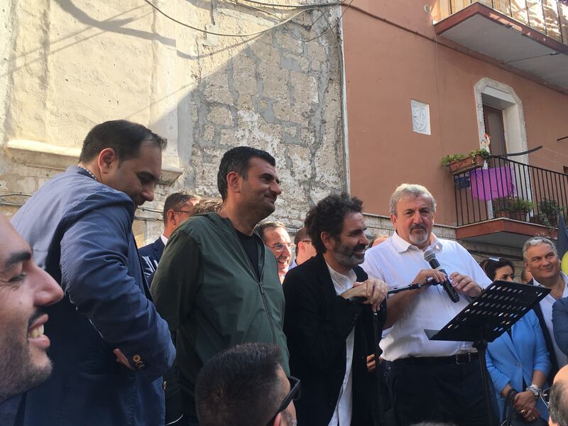 Bari, Emiliano presenta la sua candidatura alle prossime regionali 6
