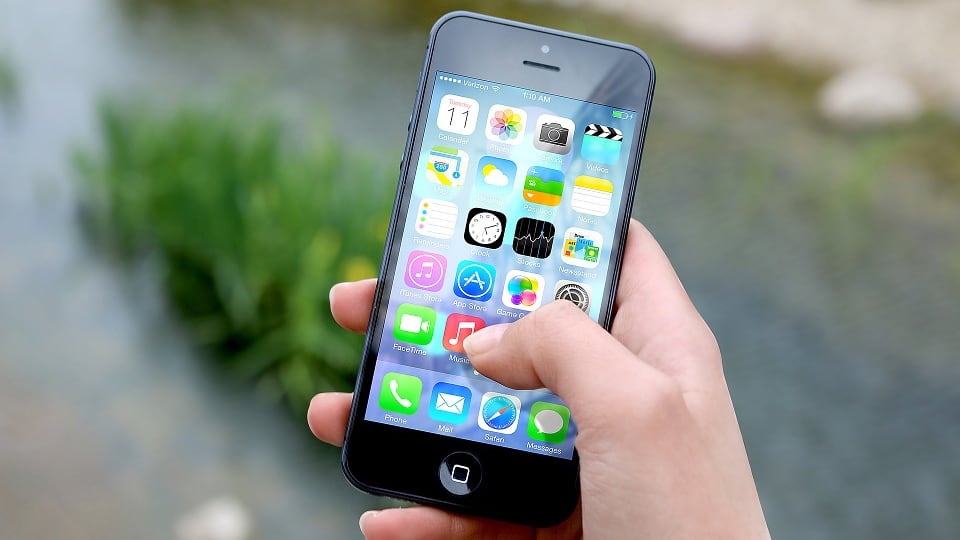 Scopre il tumore da un referto sul cellulare: "Nessun medico a parlarmi"