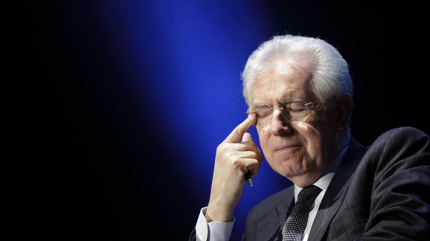 Il finto schiaffo del Prof al Pd: "Non sarò la vostra stampella"