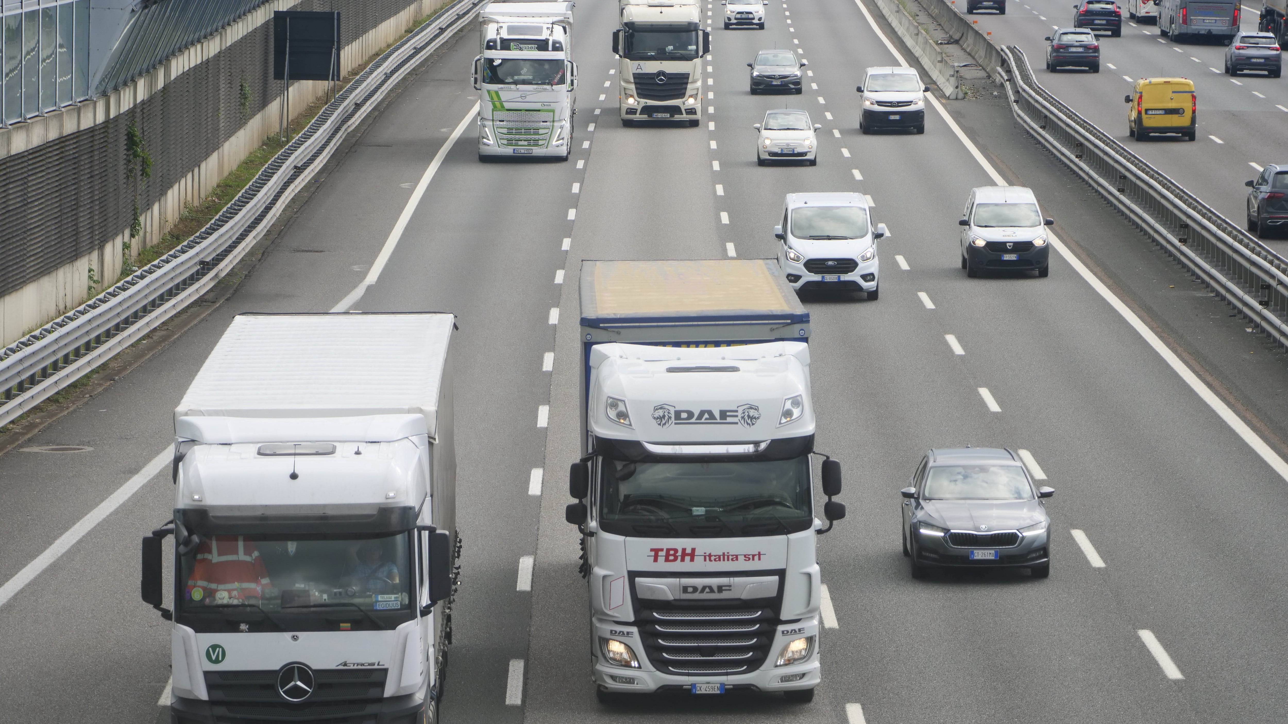 Non tieni la destra in autostrada? Ecco cosa rischi coi nuovi Tutor