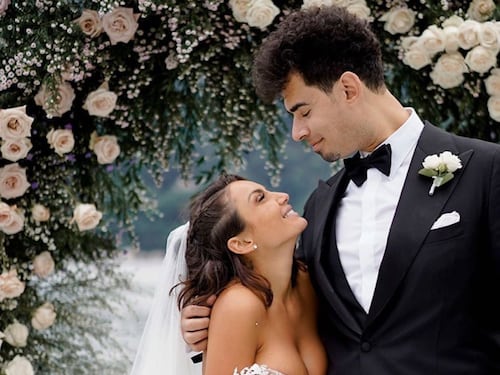 Il colpo di fulmine, il bacio negato, la proposta a Natale, le nozze sul lago: la storia tra Elettra Lamborghini e Afrojack