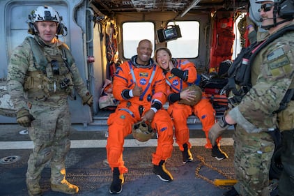 Artemis II, le foto dello splashdown e del rientro sulla Terra 2