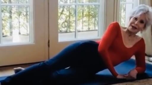 Jane Fonda riporta il suo workout degli anni '80 su Tik Tok