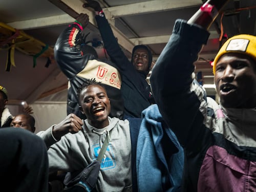 La Rise Above arriva a Reggio Calabria: sbarcano 89 migranti