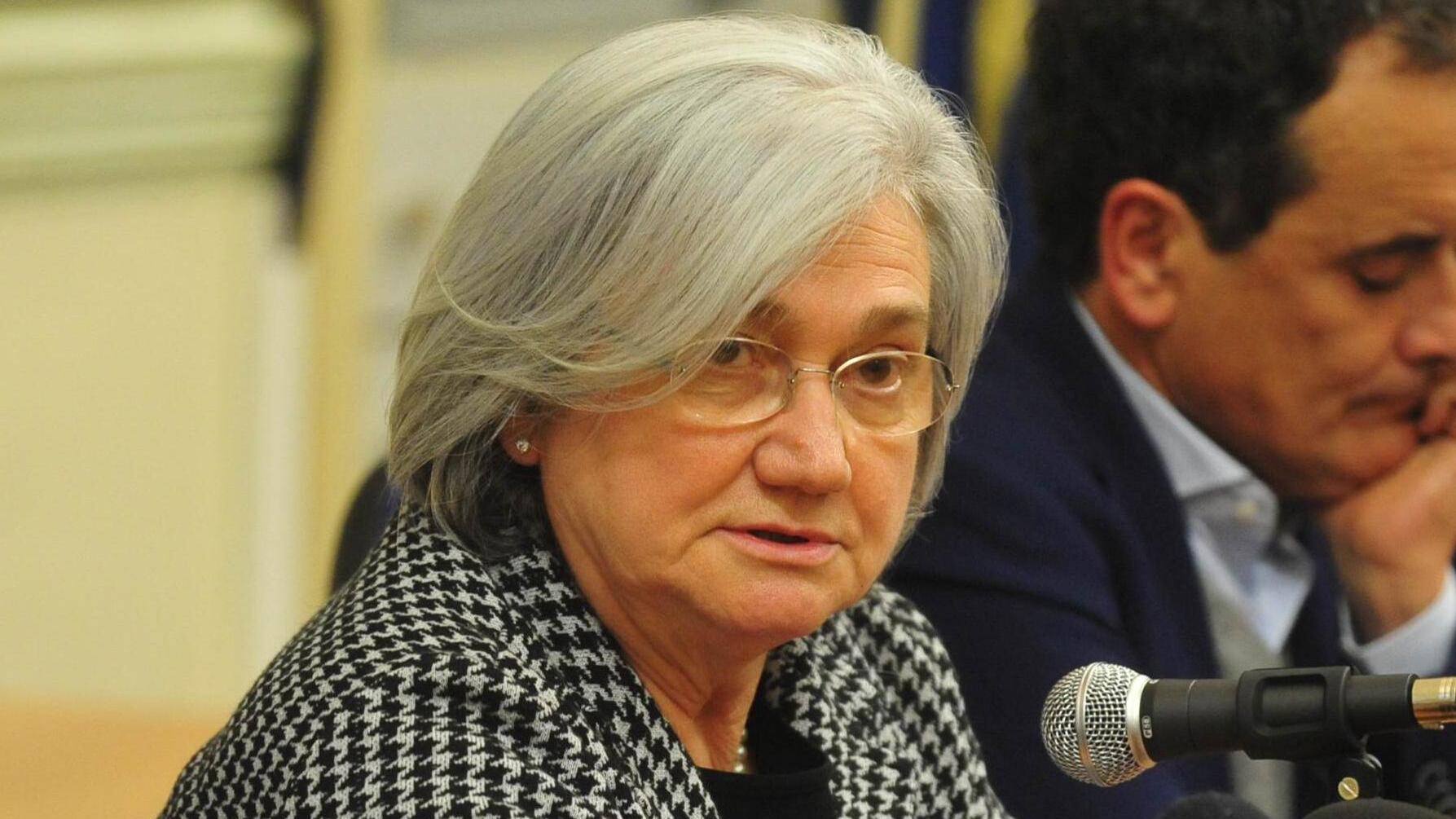 Il Pd perde la testa per Roma. E la Bindi attacca il premier
