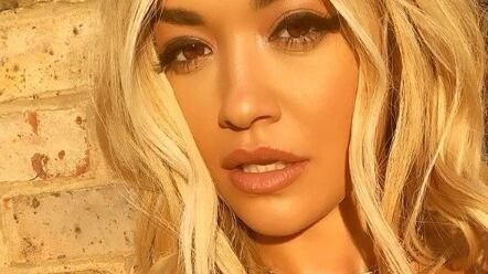 Le trasparenze mozzafiato di Rita Ora al Carnevale di Nottig Hill