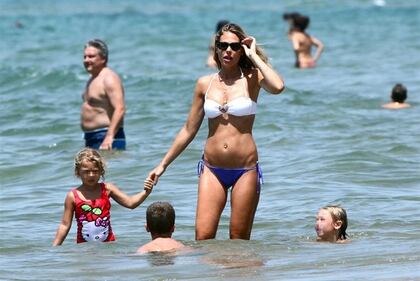 Ilary Blasi, tanga hot a Formentera 4