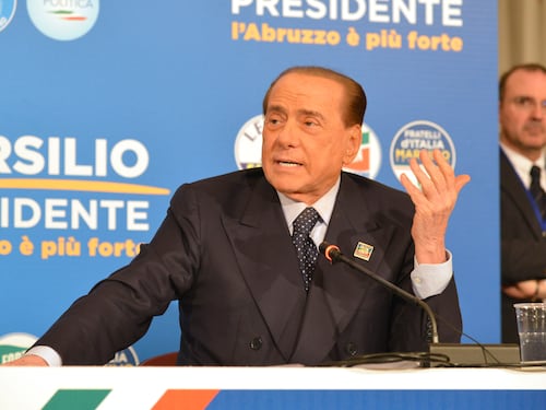 Forza Italia, Berlusconi: "Torno in campo per aprire occhi agli italiani"