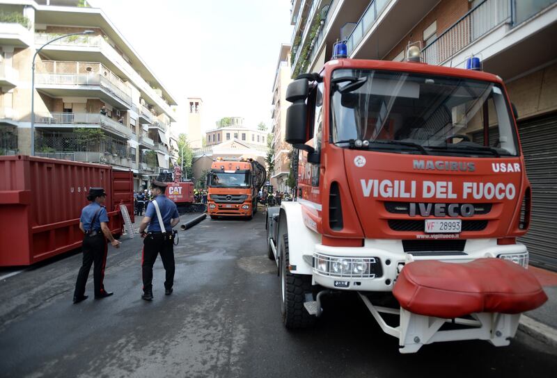Buco nel quartiere San Pietro (Roma), corsa contro il tempo per salvare un uomo 5