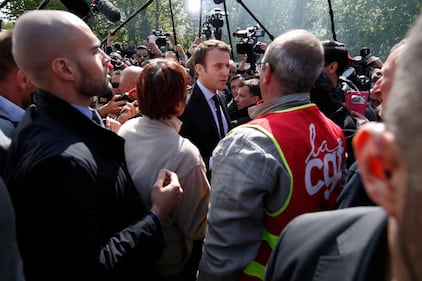 Macron contestato dagli operai Whirlpool 10