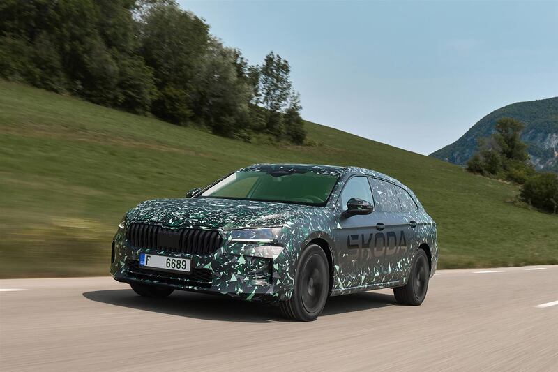 Nuova Skoda Superb, guarda le prime immagini 7