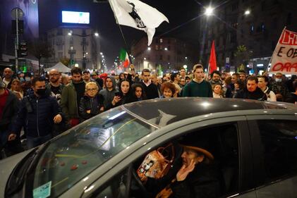 Corteo no Green pass a Milano 6