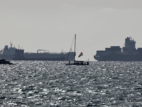 Flotilla, fine della crociera-show: sconfessata pure dalla Chiesa