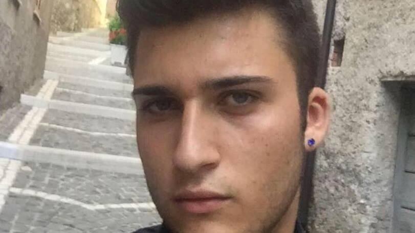 Il ragazzo eroe che salva il bimbo in metropolitana
