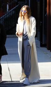Gigi Hadid nuda sul cavallo 32