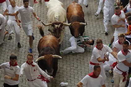 La storica corsa dei tori a Pamplona 1