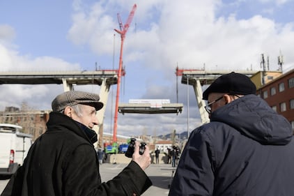 Ponte Morandi, le immagini della demolizione della trave tampone 3