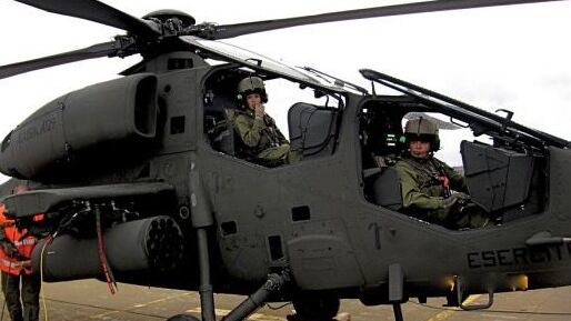 Una top gun italiana: ecco chi è Pamela, pilota d'esercito