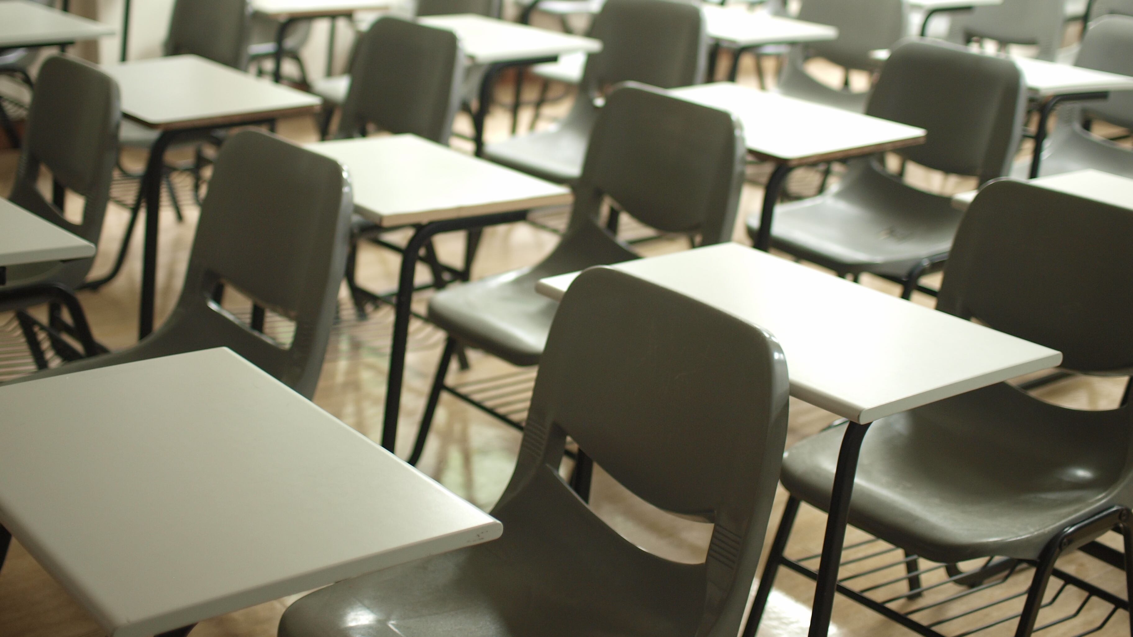 Studente sferra un pugno in faccia al professore per un voto negativo