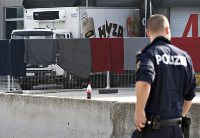 Austria, 71 immigrati morti soffocati in un tir 4
