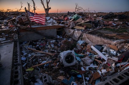 Gli Stati Uniti spazzati via dalla furia dei tornado 2