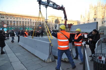 A Milano arrivano le barriere anti-tir 13