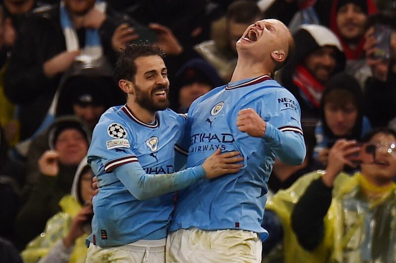 Haaland e Bernardo Silva esultano dopo il gol 