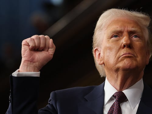 Trump show al Congresso. "L'America è tornata"