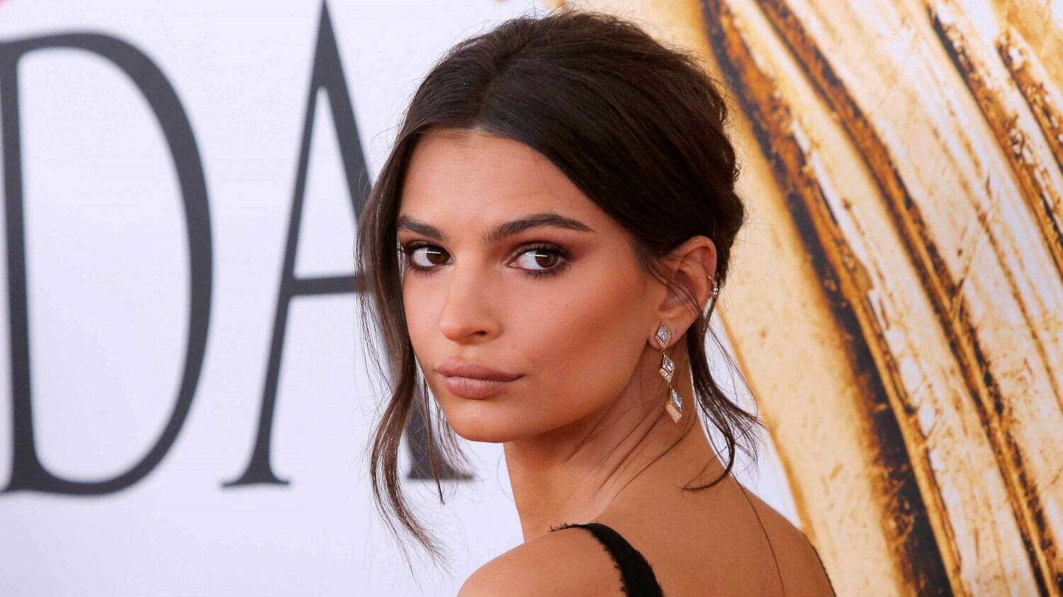 Emily Ratajkowski : "È come se fossi bloccata dietro una porta di vetro"