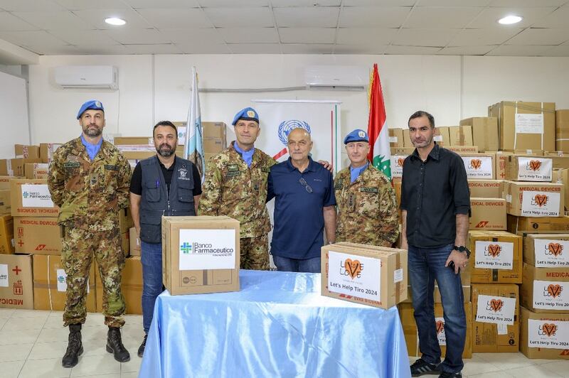 Libano: caschi blu italiani consegnano materiale sanitario 6