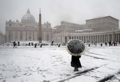 Dai Fori Imperiali al Colosseo: Roma imbiancata 1