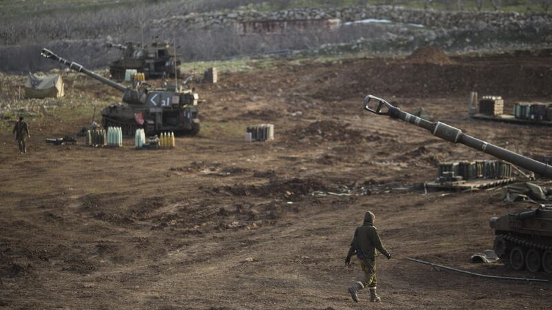 Soldati e unità di artiglieria sulle alture del Golan 2
