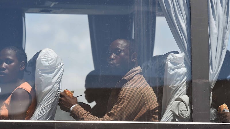 Evasi due tunisini durante il rimpatrio: uno ha fatto perdere le sue tracce. È caccia all’uomo