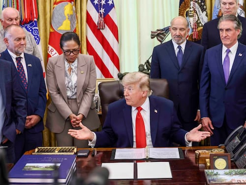 Trump: "Finita la guerra all'Iran" . Firma decisiva domani in Svizzera