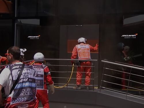 Formula 1, rogo nell'hospitality della McLaren. Paura nel paddock: pompieri intossicati