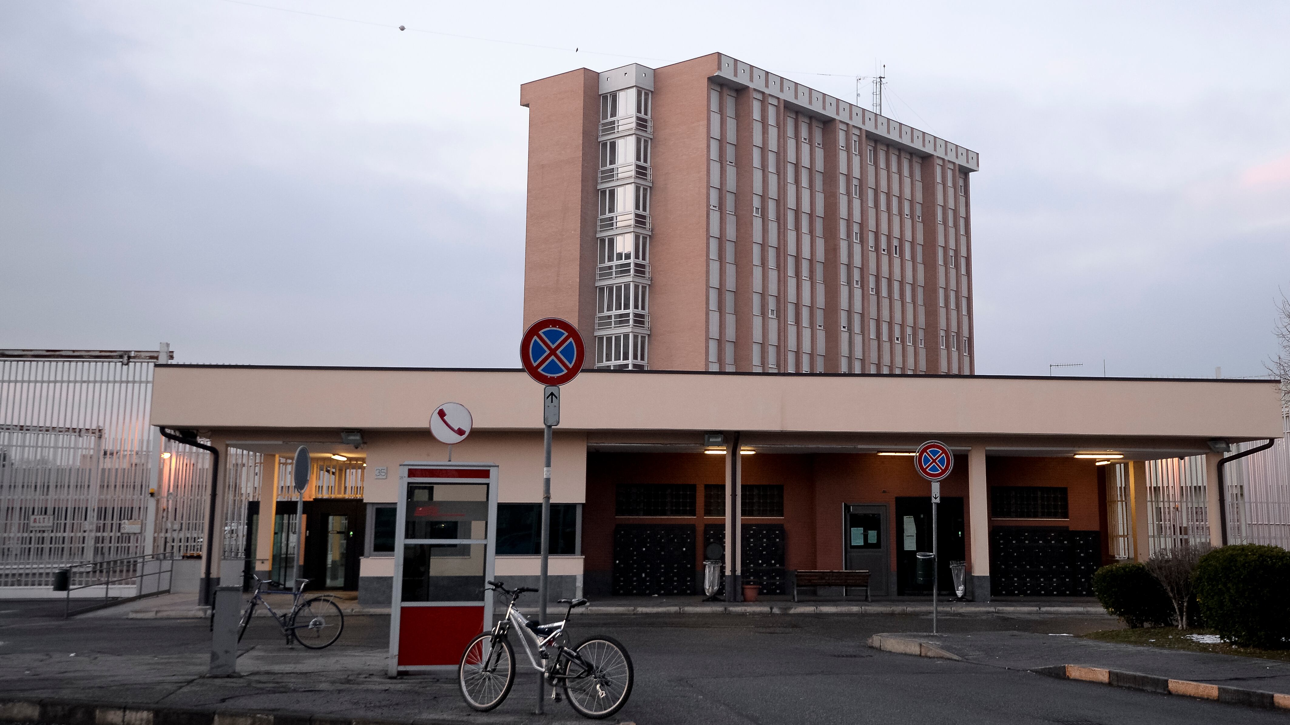 Voleva sgozzare la compagna, tunisino tenta suicidio