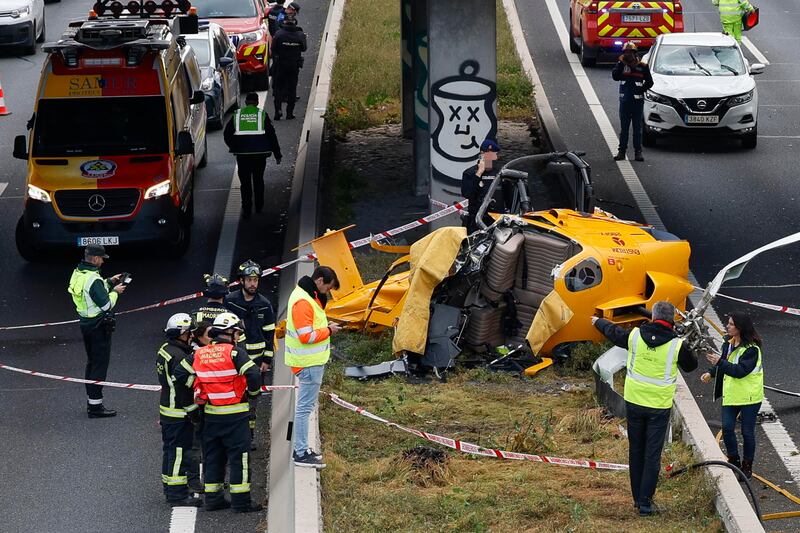 Elicottero si schianta su un'autostrada a Madrid, tre feriti: le immagini dei soccorsi 4