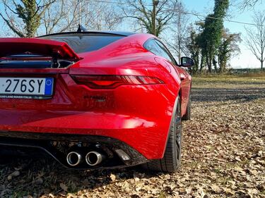 Jaguar F-Type 75 P450, le foto di un gioiello in via di estinzione 11