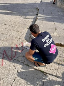 Sporcato il pavimento davanti la tomba di Falcone 1