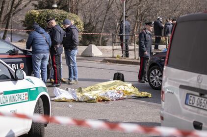 Le immagini dell'omicidio in corso San Maurizio 5