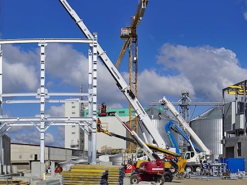 Operaio sviene per il caldo e muore in fabbrica. Scatta la protesta dei sindacati