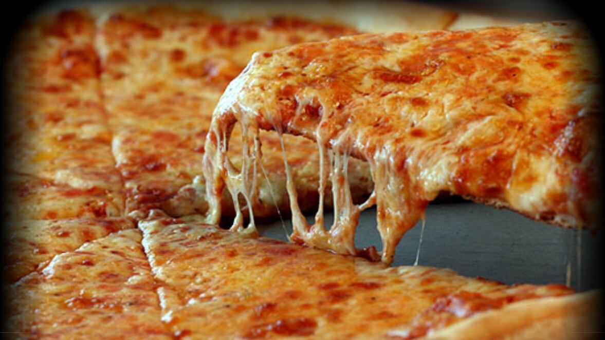 McDonald's lancia lo spot antipizza Napoli replica con un altro video E la polemica finisce in Parlamento