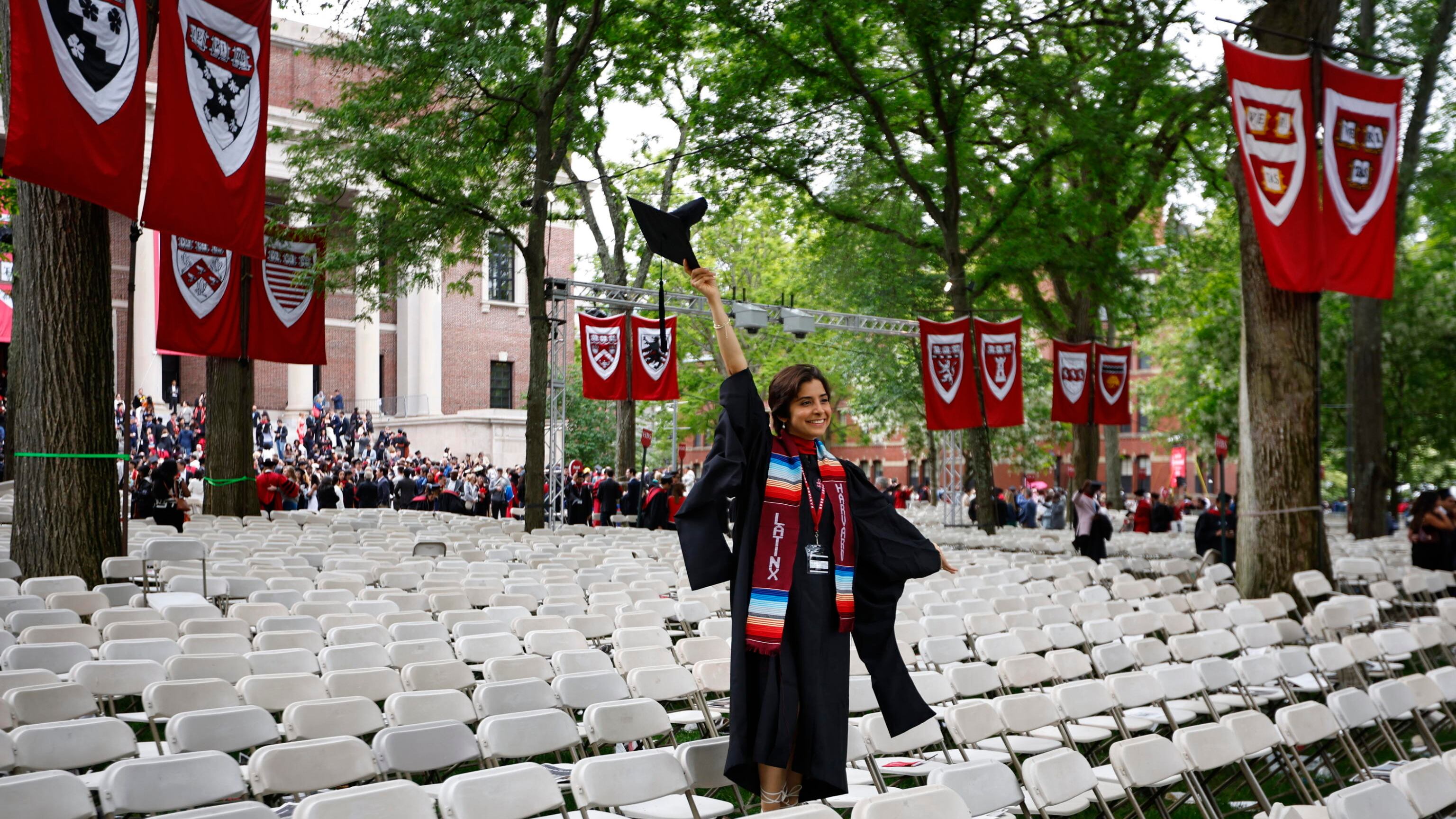 Stranieri ad Harvard. Trump tira dritto, il tribunale anche: "Non cacci nessuno"