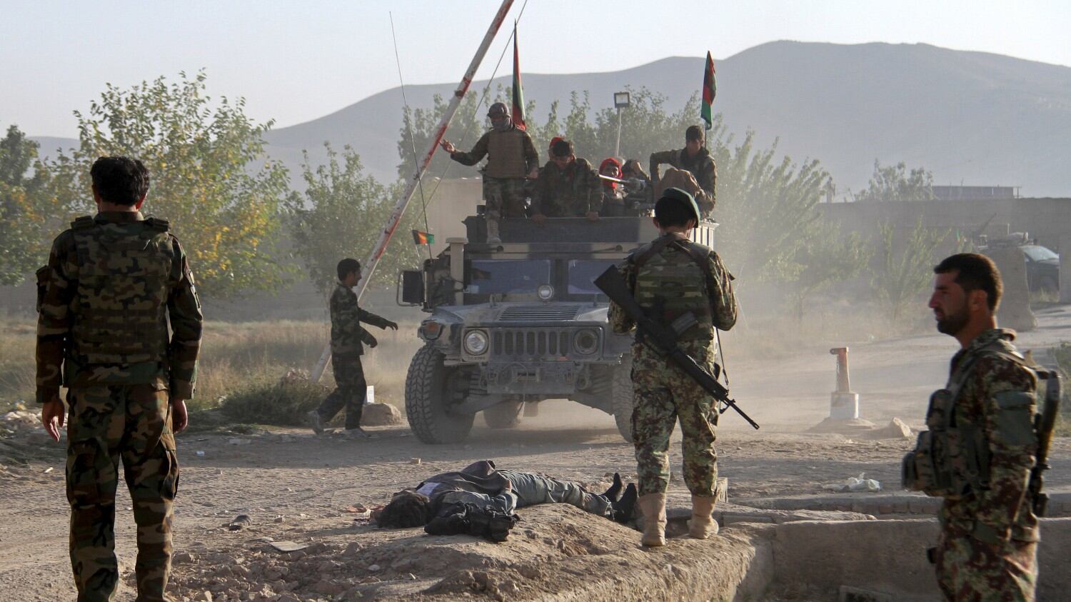 Afghanistan, talebani fanno evadere 400 detenuti