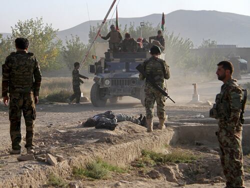 Afghanistan, talebani fanno evadere 400 detenuti